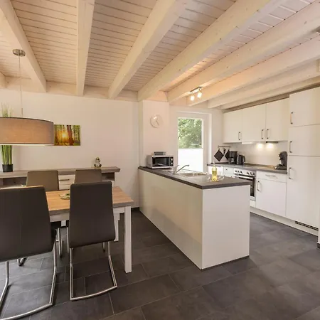 Lee - Prázdninový dům